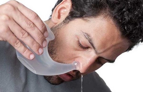 điều trị viêm mũi dị ứng bằng nước muối