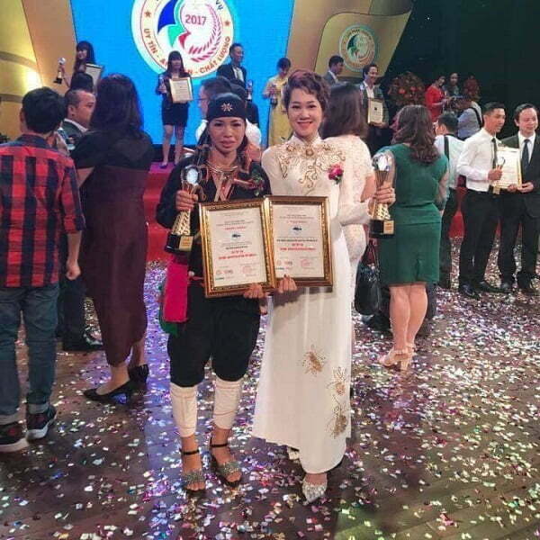 Lương y Lý Thị Thu Hà nhận giải thưởng chất lượng sản phẩm
