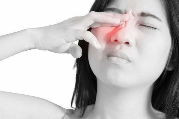 Nguyên nhân viêm xoang ảnh hưởng đến mắt 