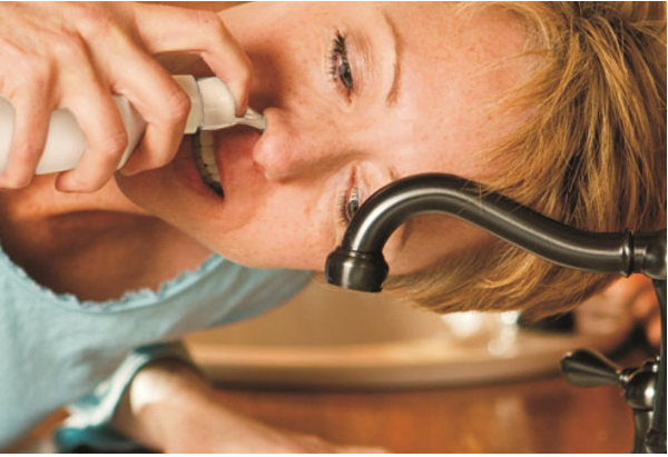 Rửa mũi bằng nước muối chữa viêm xoang 