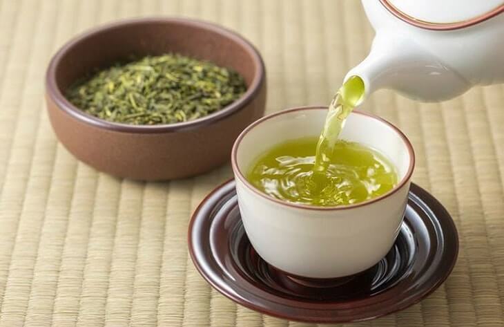 Sử dụng lá trà xanh hàng ngày hỗ trợ cải thiện bệnh tình trạng hôi miệng 