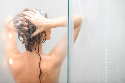 Dùng lá bạch đàn tắm cải thiện bệnh viêm xoang 